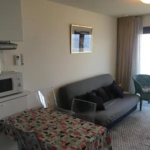 https://prachtige-studio-met-frontaal-zeezicht-en-terras-4-pers.bruges-hotels.info