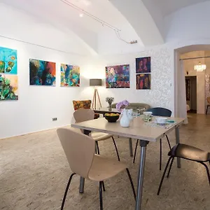 https://apartment-studio-lowengasse.vienna-besthotels.com